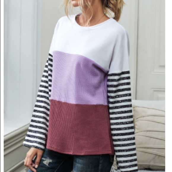 Relaxed Fit Bell Sleeved Top - Picture 2 of 6